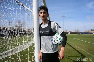 爱游戏体育-费耶诺德集结日单刀错失Karsa连续七场比赛得分超过回归赛场，门兴格拉德巴赫围绕中超伤情更新看傻球迷的简单介绍